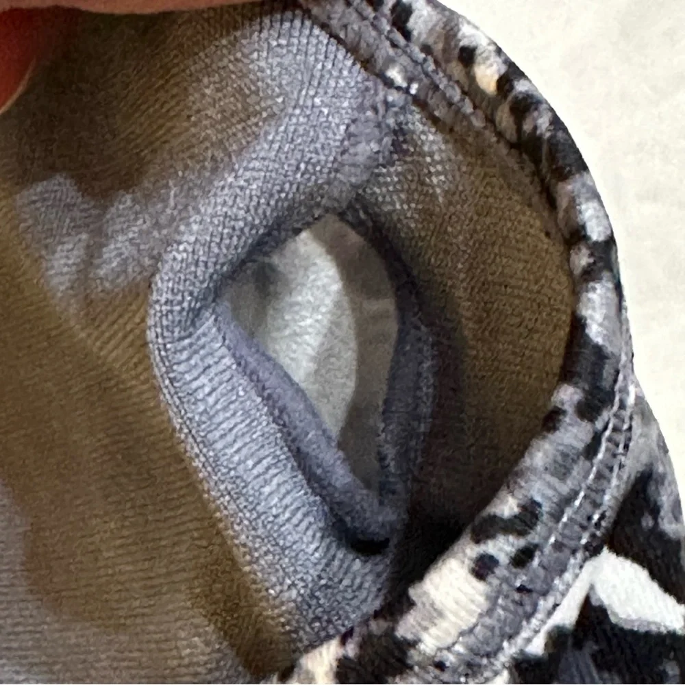 PUMA Snakeskin Sports Bra Seamless Drycell Moisture Wicking Removable Cups M
